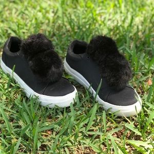 Platform shoes : black sheen with fur adornments